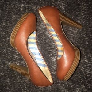 Maurice’s cognac/ tan colored heels size 7 TTS